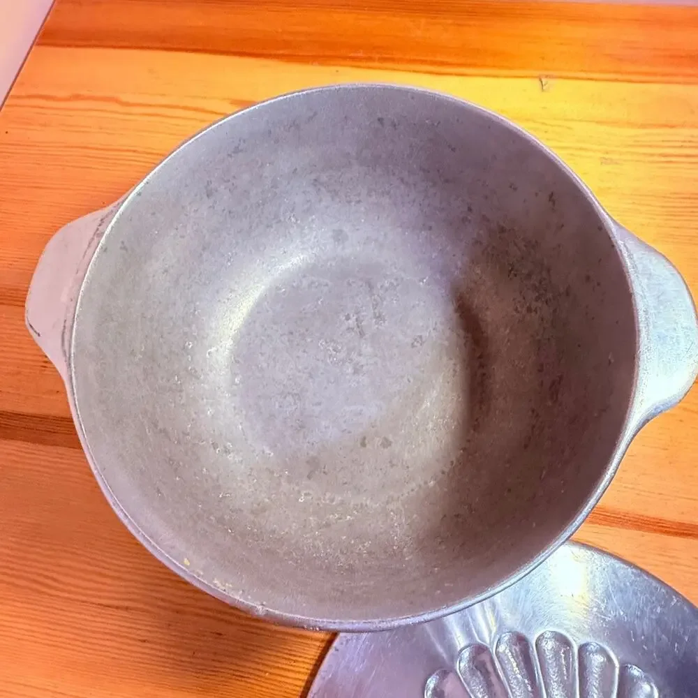 Vintage West Bend Aluminum Covered Casserole Dish No 30110 Made USA w/Lid